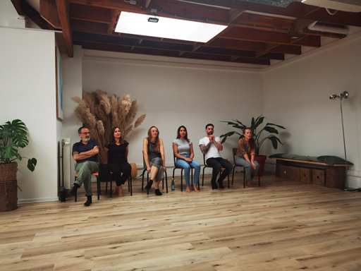 Photo de la team d'improvisation en pleine action